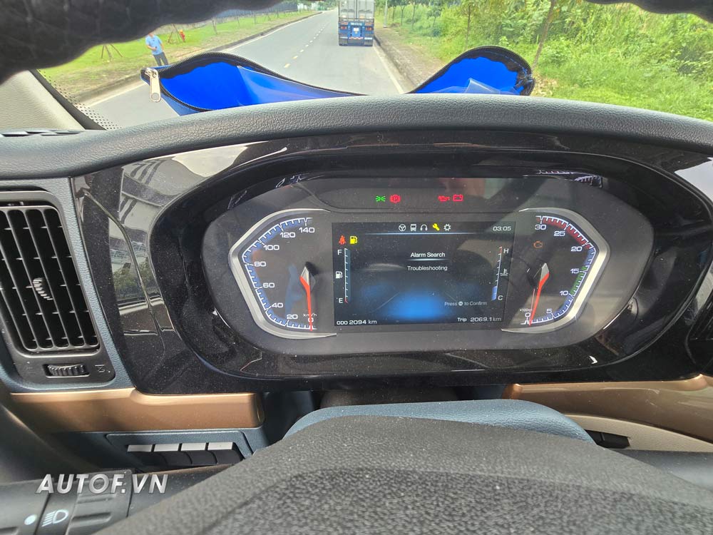 Chenglong 8 tấn H5 240Hp Thùng Kín 3 cửa 9.9M